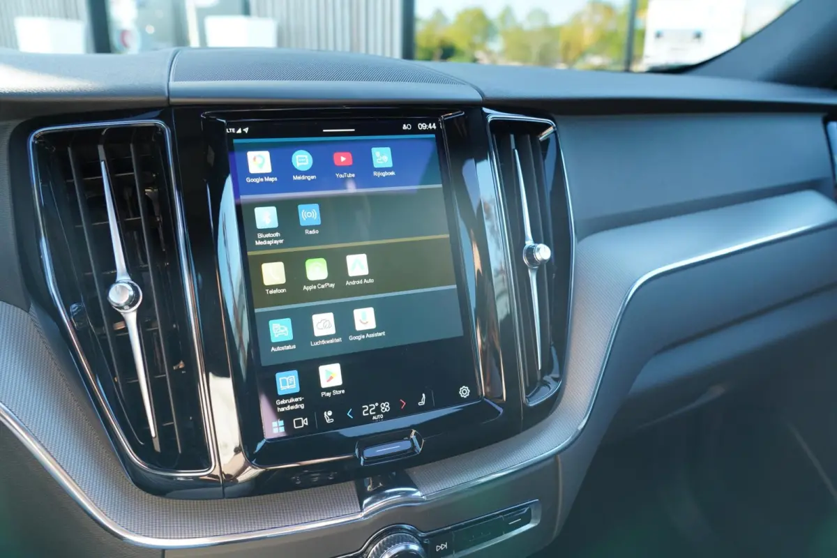 T6 Plug-in hybrid AWD Plus Dark Long Range | Trekhaak | Panoramisch schuif/kanteldak | 360 graden camera | Stoel en stuurwielverwarming | Parkeerverwarming | Adaptieve cruise control incl. B