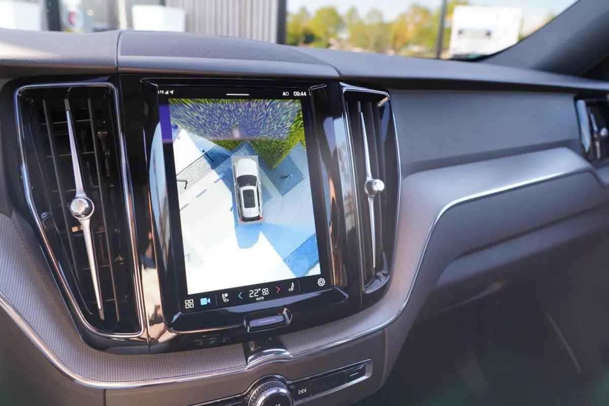 T6 Plug-in hybrid AWD Plus Dark Long Range | Trekhaak | Panoramisch schuif/kanteldak | 360 graden camera | Stoel en stuurwielverwarming | Parkeerverwarming | Adaptieve cruise control incl. B