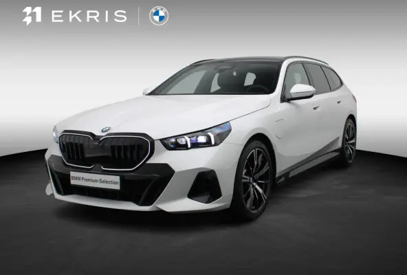 530e M Sport Edition | M Sportpakket Pro | SoH 100% | Travel Pack | Innovation Pack | Trekhaak | Panoramadak | Comfortstoelen | Driving Assistant Plus | Bowers & Wilkins | 20''