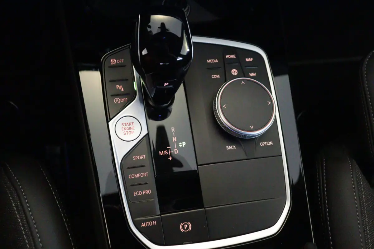 218i Automaat | NAVI / APPCONNECT | CLIMA | PDC V+A | CRUISE | VIRTUAL COCKPIT |
