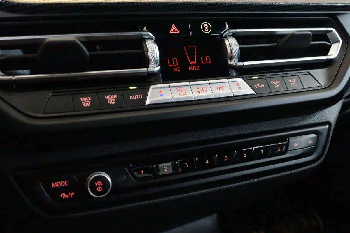 218i Automaat | NAVI / APPCONNECT | CLIMA | PDC V+A | CRUISE | VIRTUAL COCKPIT |