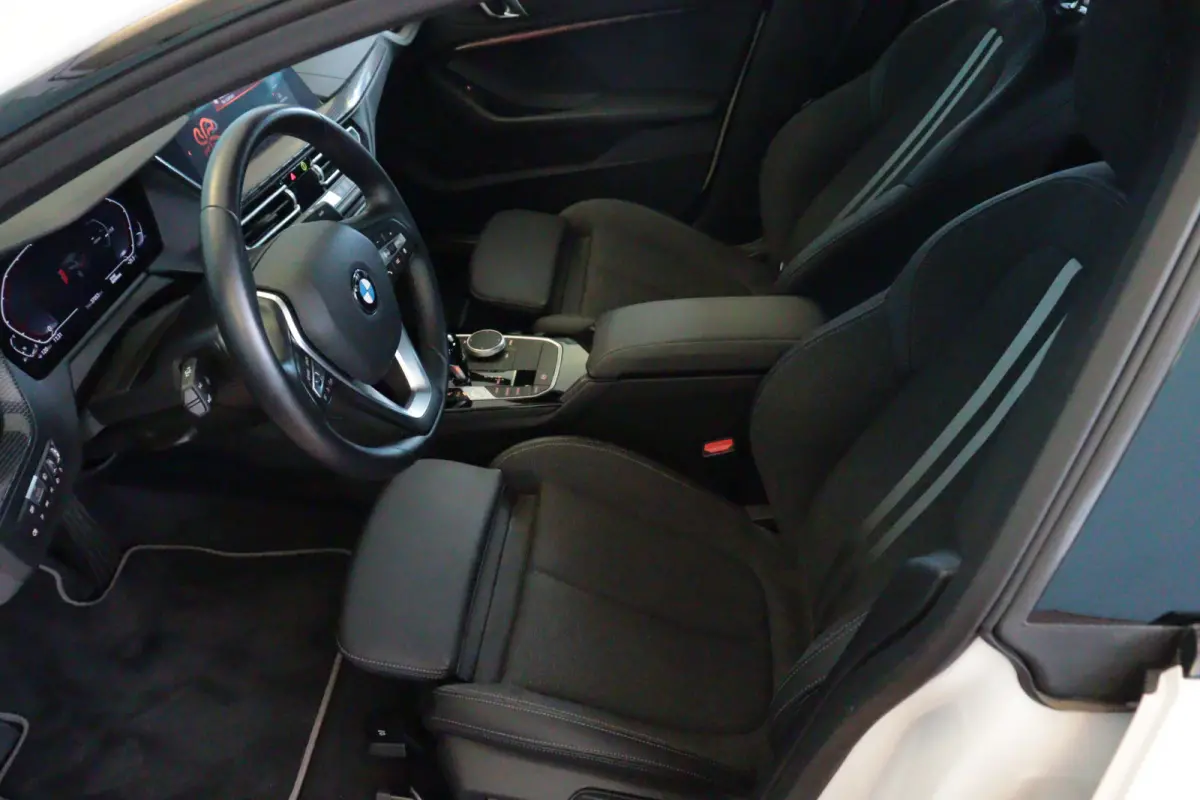 218i Automaat | NAVI / APPCONNECT | CLIMA | PDC V+A | CRUISE | VIRTUAL COCKPIT |