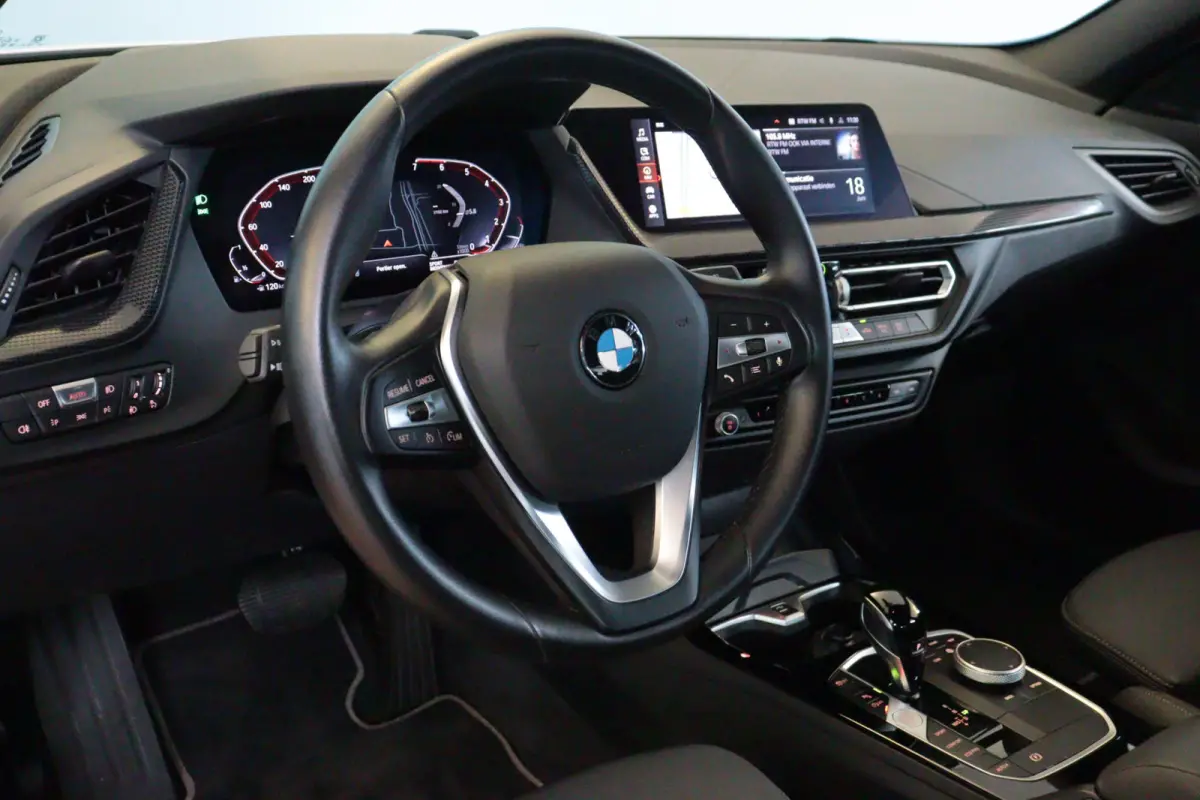 218i Automaat | NAVI / APPCONNECT | CLIMA | PDC V+A | CRUISE | VIRTUAL COCKPIT |