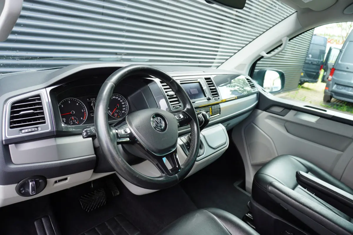 140pk Automaat L2H1 Lederen interieur Navigatie Trekhaak Parkeersensoren Cruise control Airco
