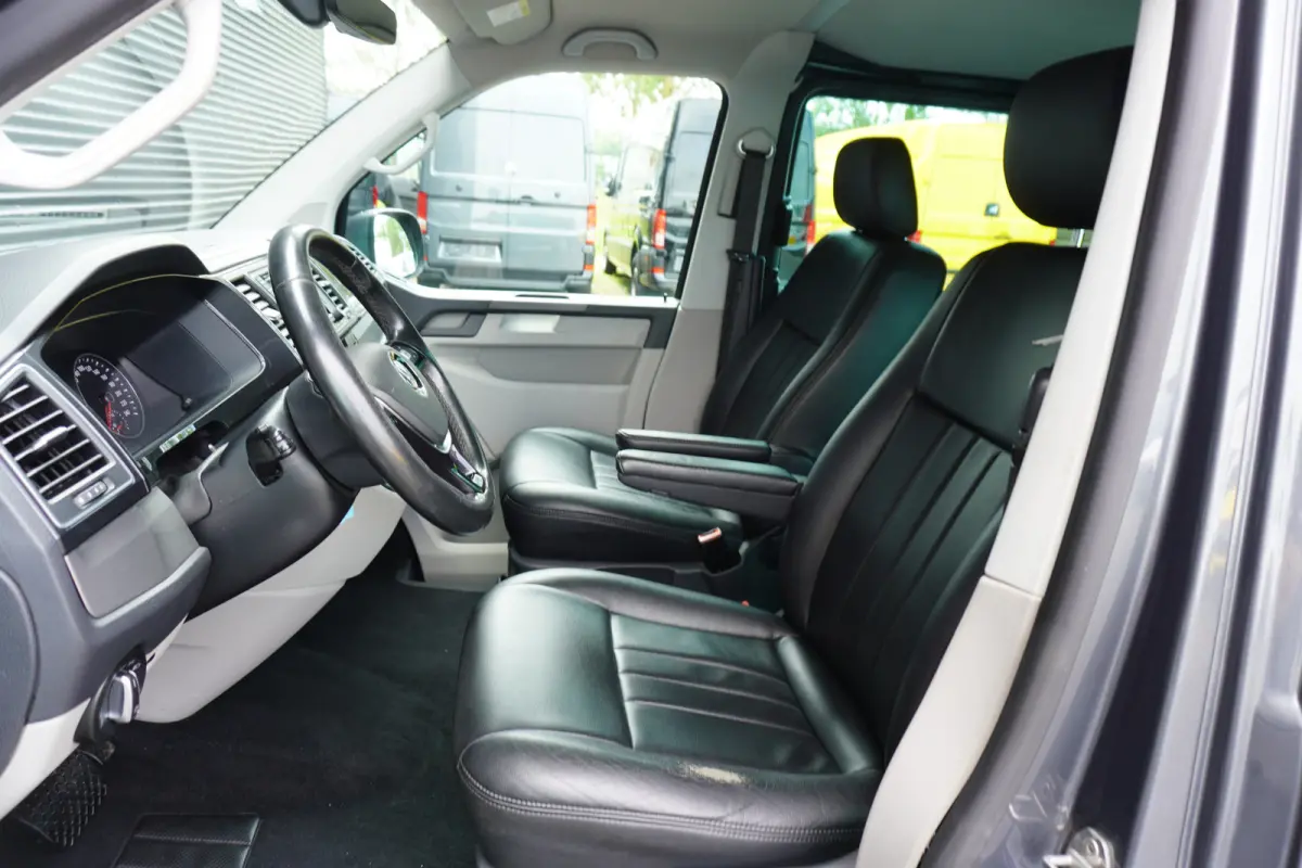 140pk Automaat L2H1 Lederen interieur Navigatie Trekhaak Parkeersensoren Cruise control Airco