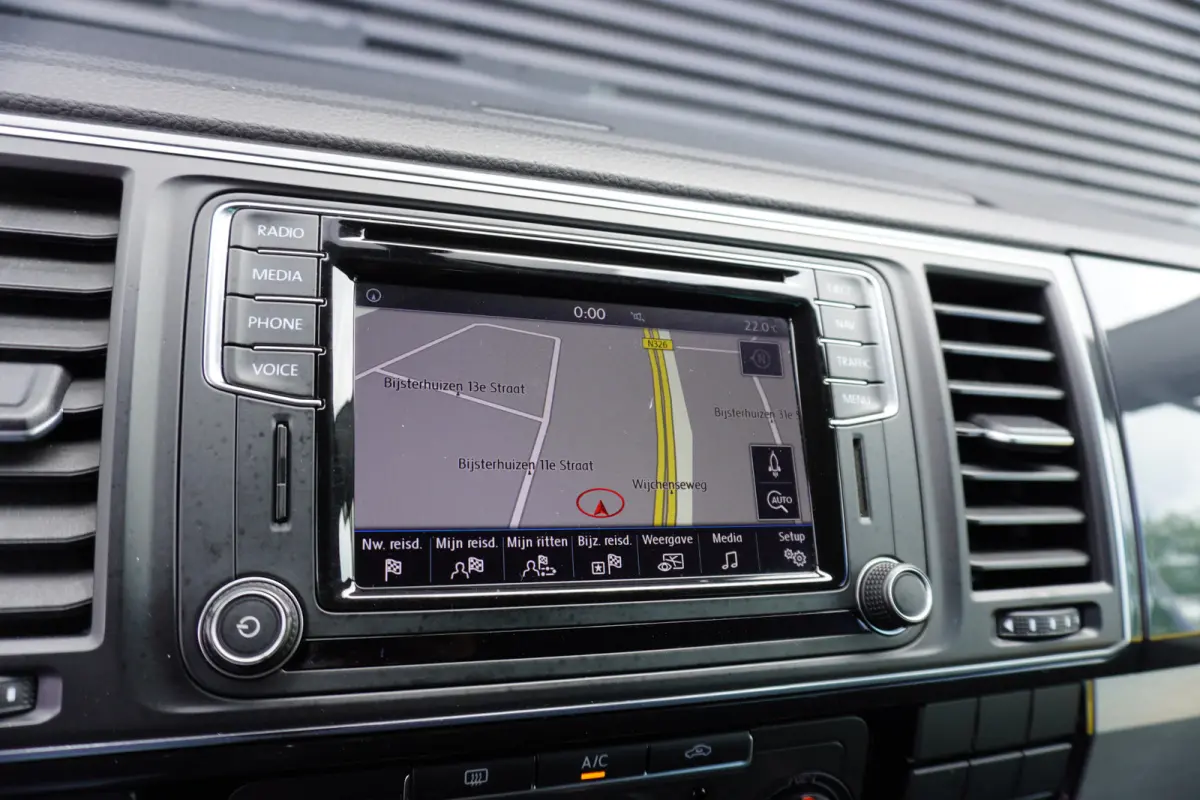 140pk Automaat L2H1 Lederen interieur Navigatie Trekhaak Parkeersensoren Cruise control Airco