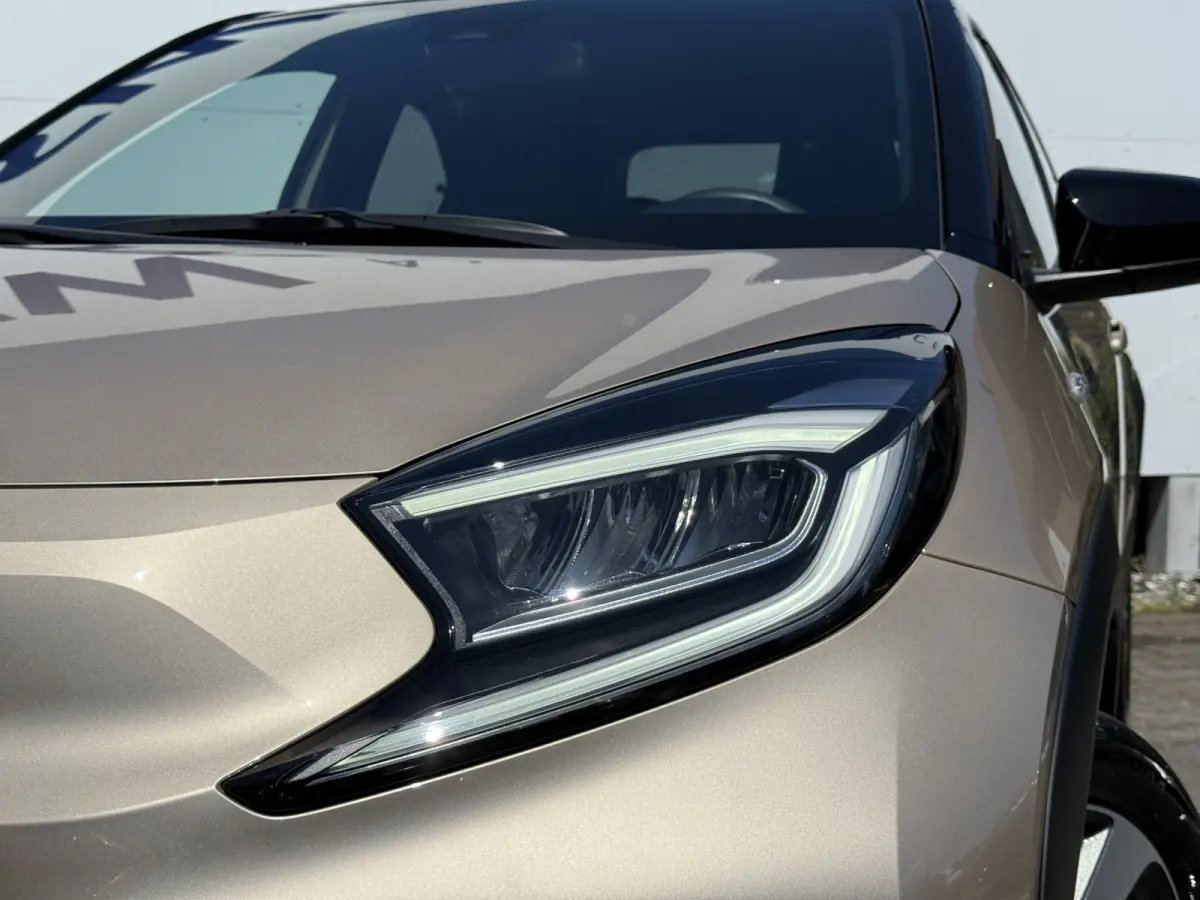 1.0 VVT-i S-CVT Premium | ACC | CarPlay | Keyless | Camera | 18 inch