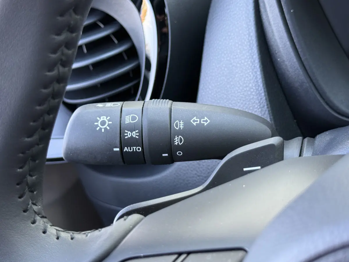 1.0 VVT-i S-CVT Premium | ACC | CarPlay | Keyless | Camera | 18 inch