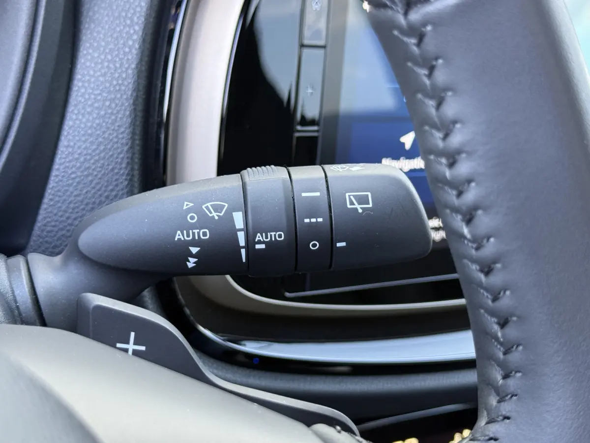 1.0 VVT-i S-CVT Premium | ACC | CarPlay | Keyless | Camera | 18 inch