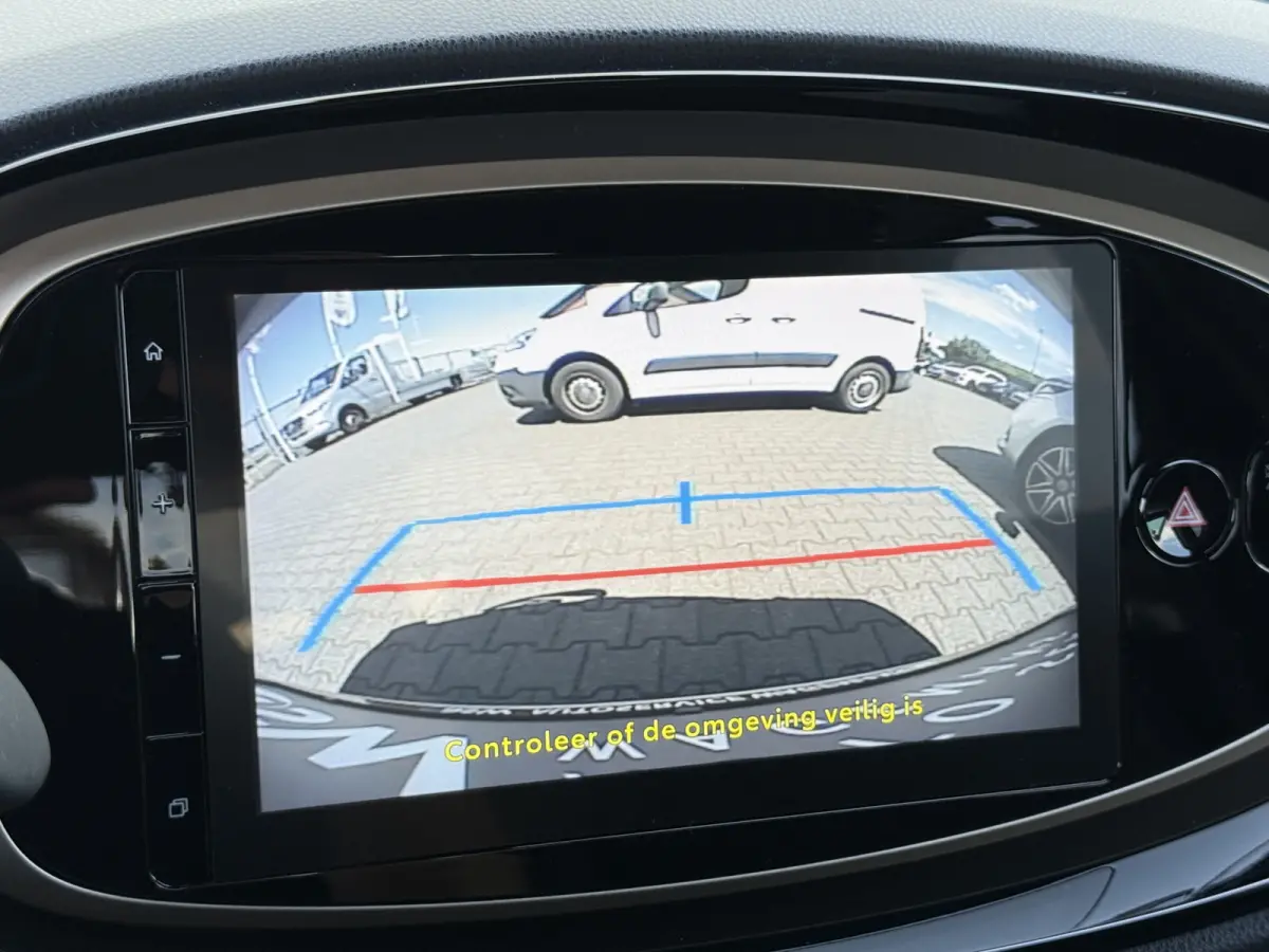 1.0 VVT-i S-CVT Premium | ACC | CarPlay | Keyless | Camera | 18 inch