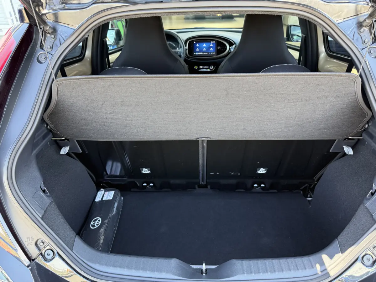 1.0 VVT-i S-CVT Premium | ACC | CarPlay | Keyless | Camera | 18 inch