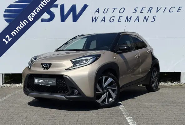 1.0 VVT-i S-CVT Premium | ACC | CarPlay | Keyless | Camera | 18 inch