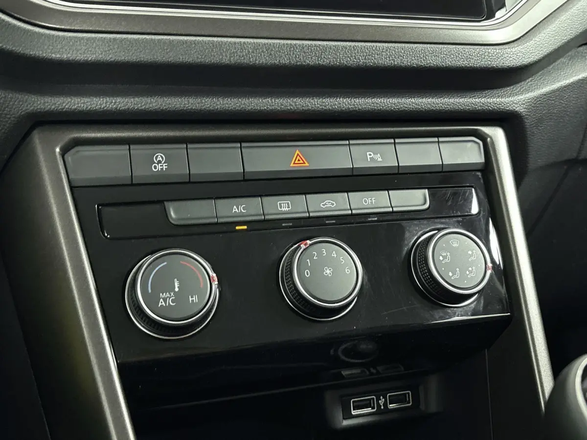 1.5 TSI Sport Airco | Bluetooth | Buitenspiegels Elektrisch Verstel- en Verwarmbaar | Cruise Control Adaptief | Dakrails | Lederen Stuurwiel | Lichtmetalen Velgen | Stuurwiel Multifunctionee