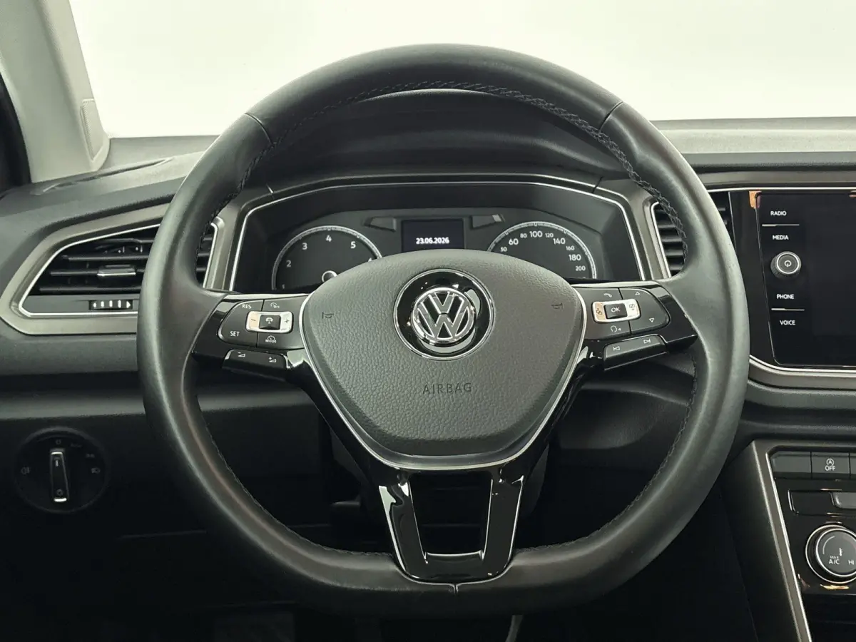1.5 TSI Sport Airco | Bluetooth | Buitenspiegels Elektrisch Verstel- en Verwarmbaar | Cruise Control Adaptief | Dakrails | Lederen Stuurwiel | Lichtmetalen Velgen | Stuurwiel Multifunctionee