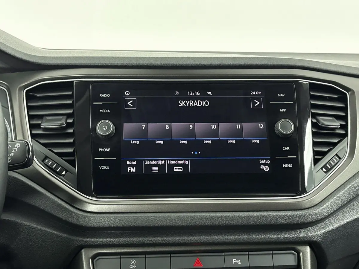 1.5 TSI Sport Airco | Bluetooth | Buitenspiegels Elektrisch Verstel- en Verwarmbaar | Cruise Control Adaptief | Dakrails | Lederen Stuurwiel | Lichtmetalen Velgen | Stuurwiel Multifunctionee