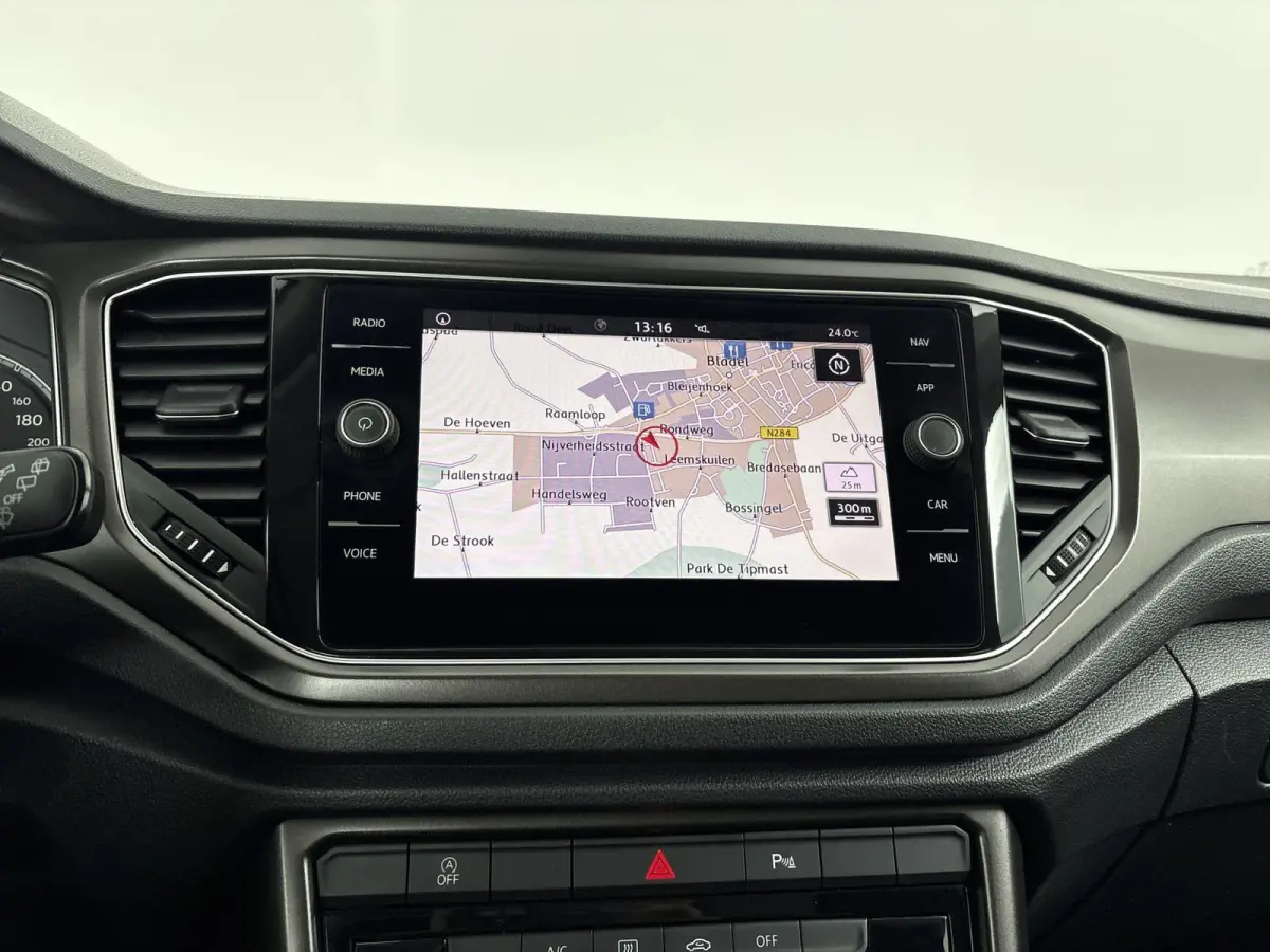 1.5 TSI Sport Airco | Bluetooth | Buitenspiegels Elektrisch Verstel- en Verwarmbaar | Cruise Control Adaptief | Dakrails | Lederen Stuurwiel | Lichtmetalen Velgen | Stuurwiel Multifunctionee