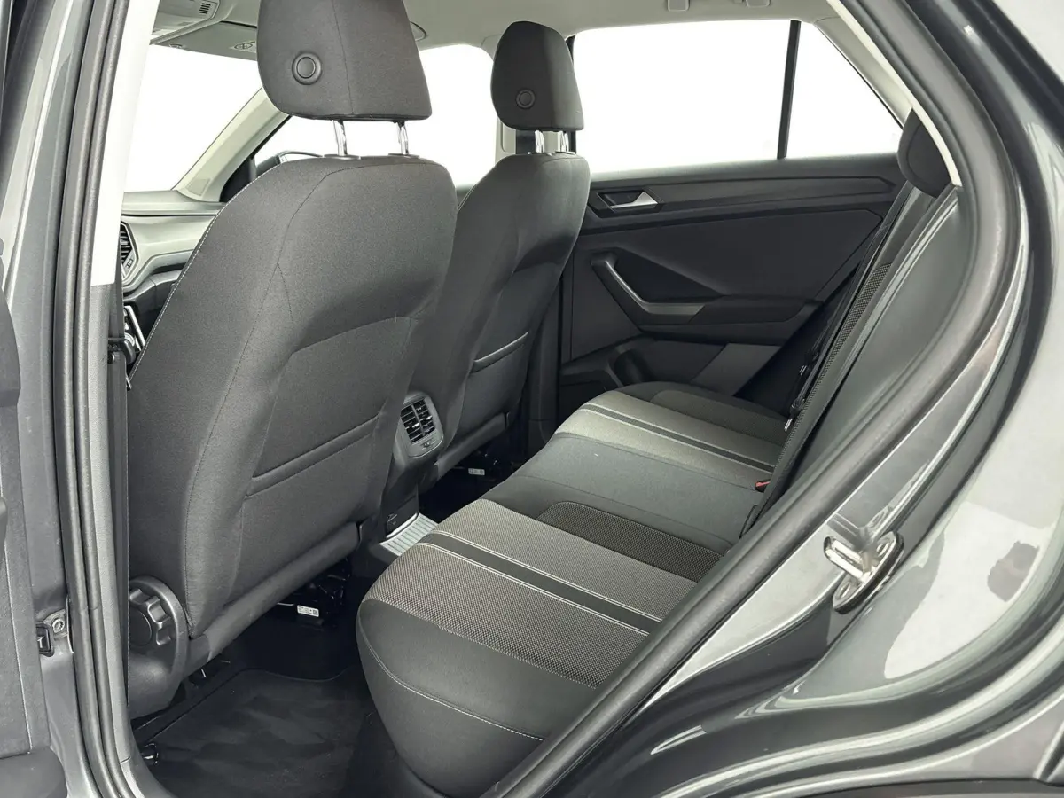 1.5 TSI Sport Airco | Bluetooth | Buitenspiegels Elektrisch Verstel- en Verwarmbaar | Cruise Control Adaptief | Dakrails | Lederen Stuurwiel | Lichtmetalen Velgen | Stuurwiel Multifunctionee