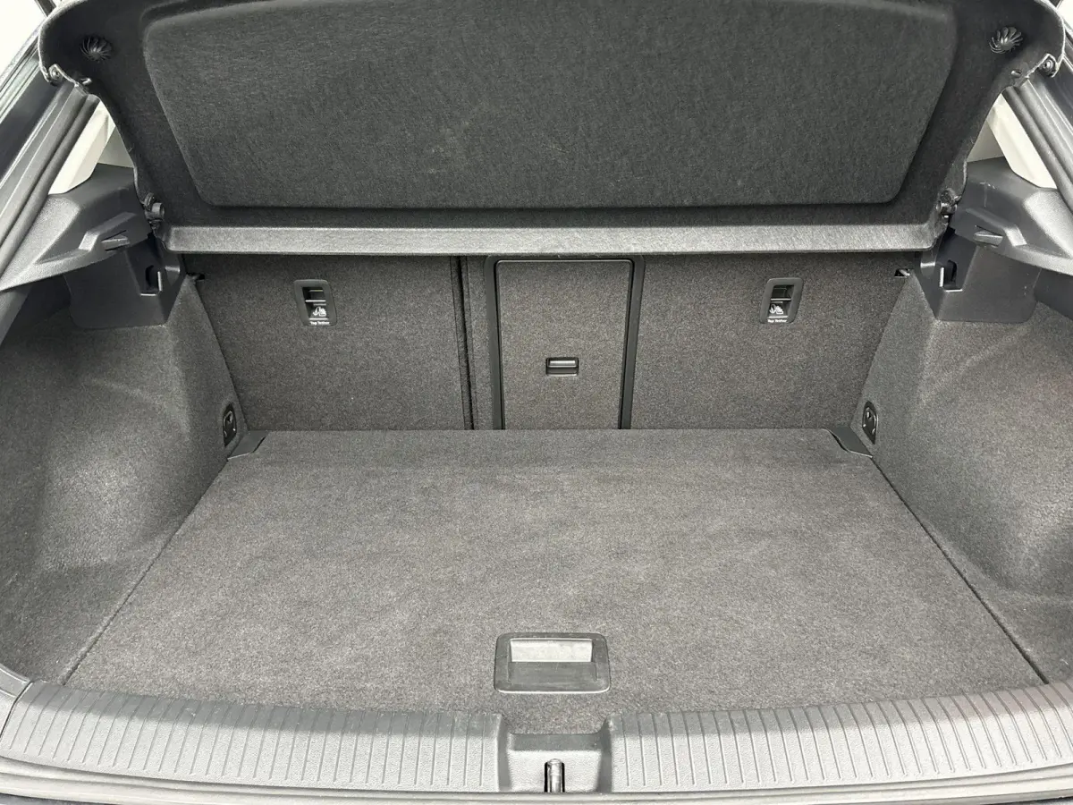1.5 TSI Sport Airco | Bluetooth | Buitenspiegels Elektrisch Verstel- en Verwarmbaar | Cruise Control Adaptief | Dakrails | Lederen Stuurwiel | Lichtmetalen Velgen | Stuurwiel Multifunctionee