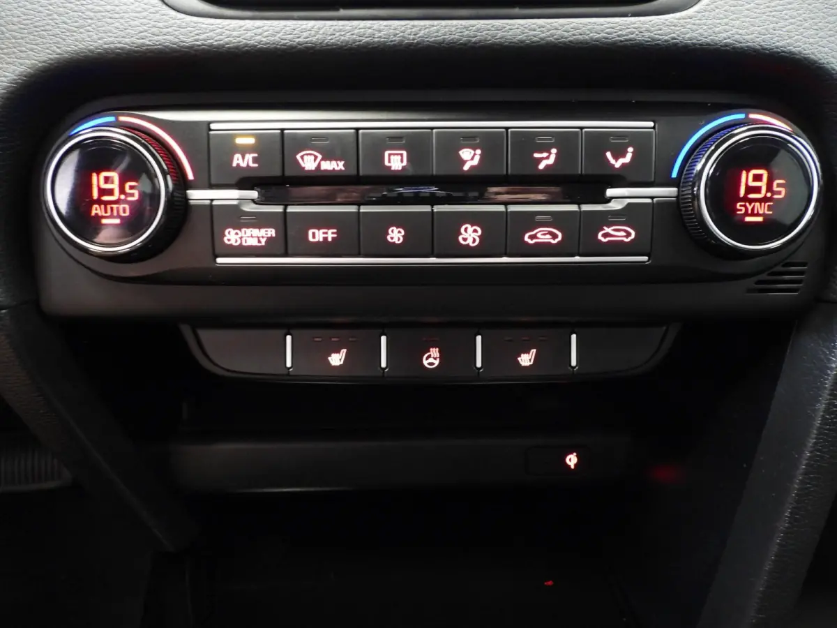 1.6 GDI PHEV Plug-In DynamicPlusLine NAVI/CAMERA.EL.KLEP/LED/16"LMV!