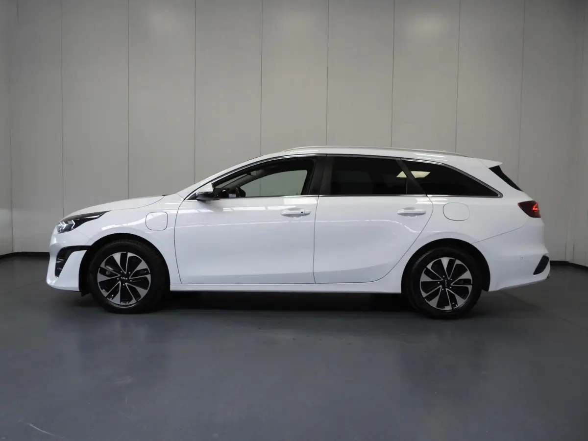 1.6 GDI PHEV Plug-In DynamicPlusLine NAVI/CAMERA.EL.KLEP/LED/16"LMV!