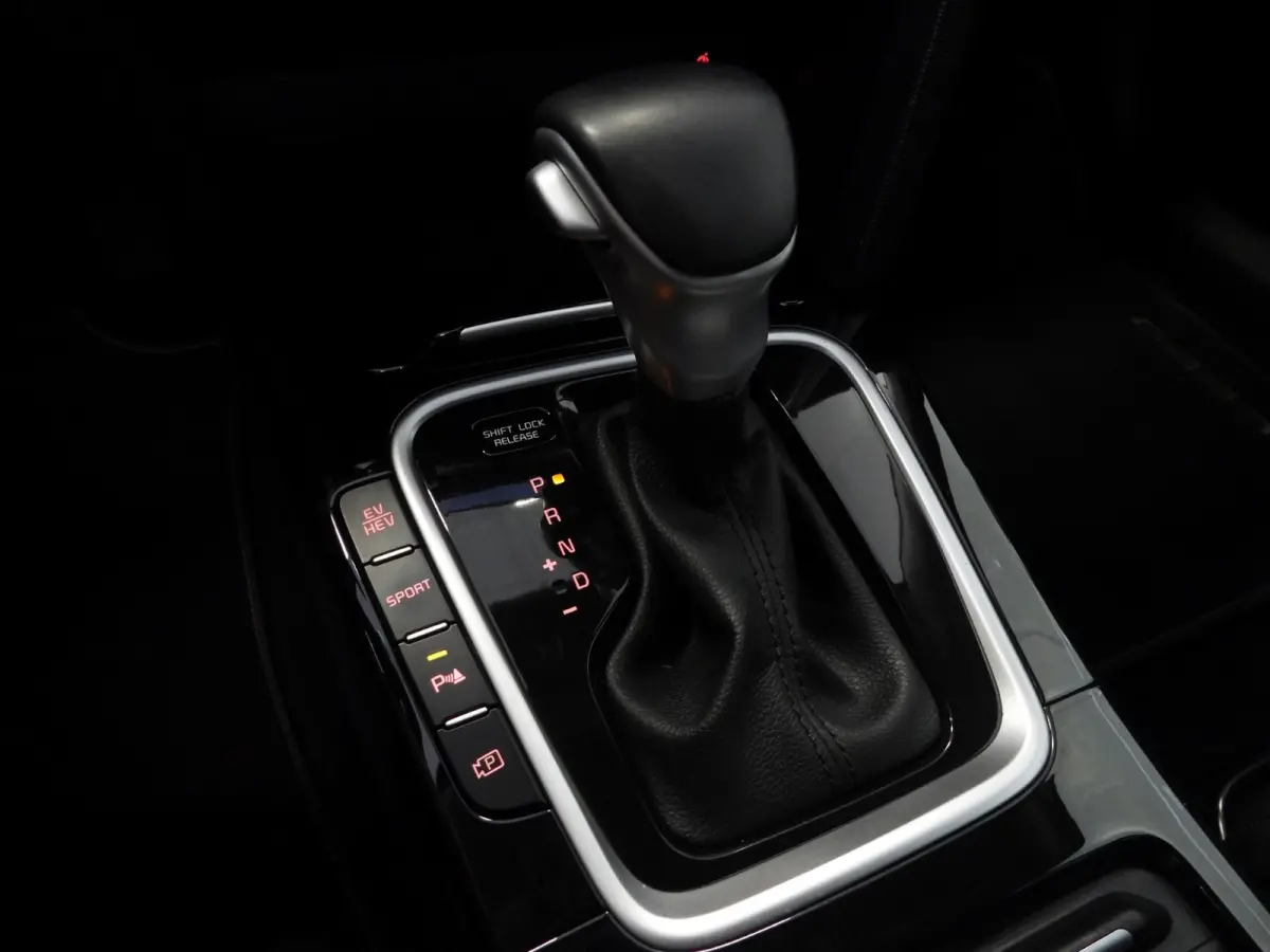 1.6 GDI PHEV Plug-In DynamicPlusLine NAVI/CAMERA.EL.KLEP/LED/16"LMV!