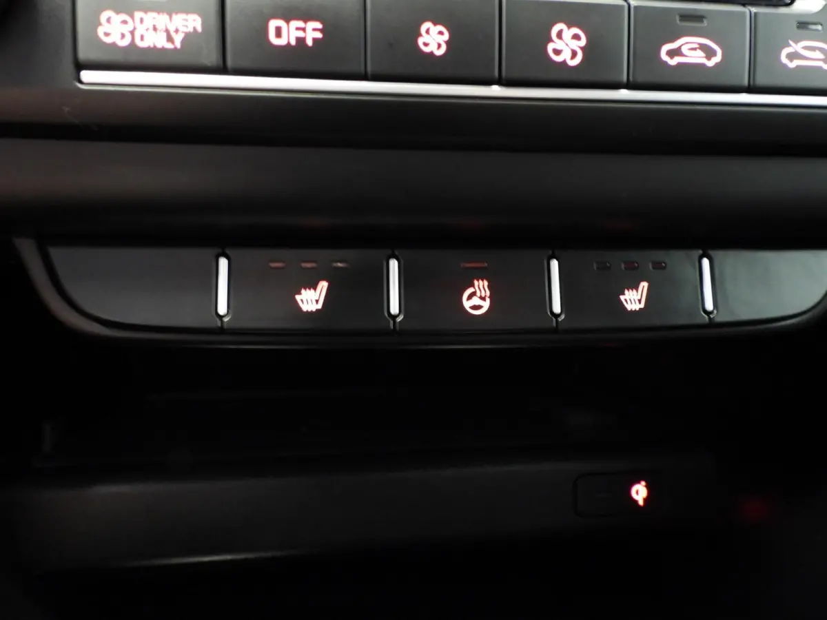 1.6 GDI PHEV Plug-In DynamicPlusLine NAVI/CAMERA.EL.KLEP/LED/16"LMV!