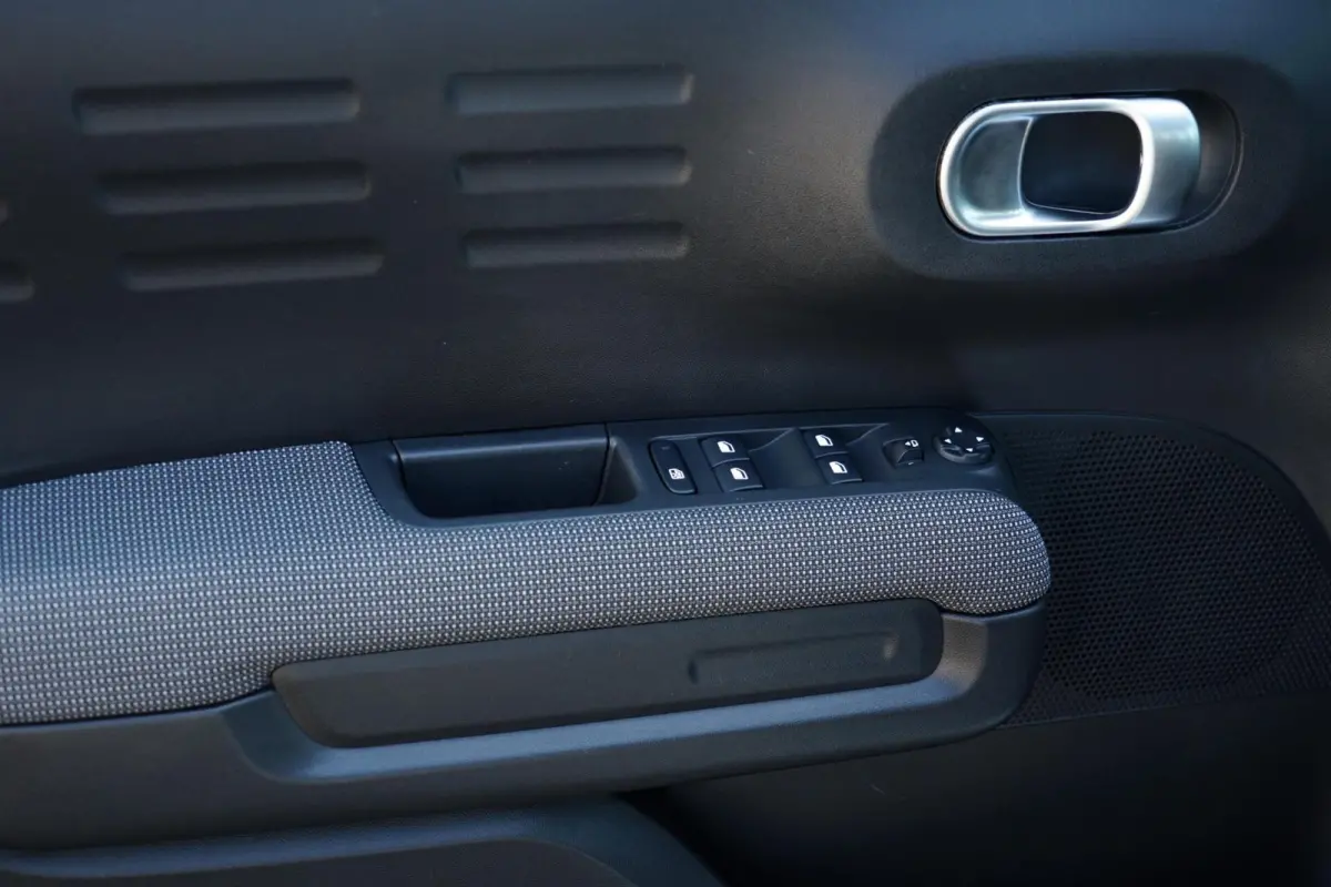 1.2 PureTech Feel, NL, clima, PDC, CarPlay