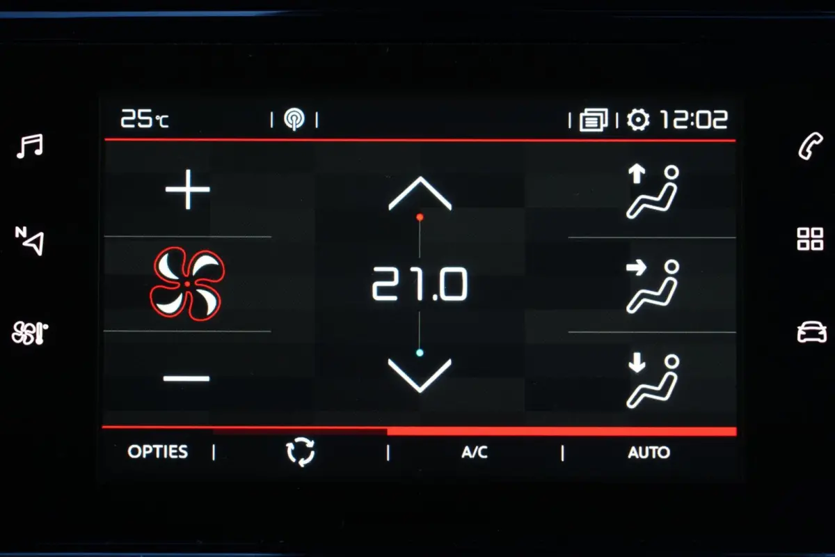 1.2 PureTech Feel, NL, clima, PDC, CarPlay
