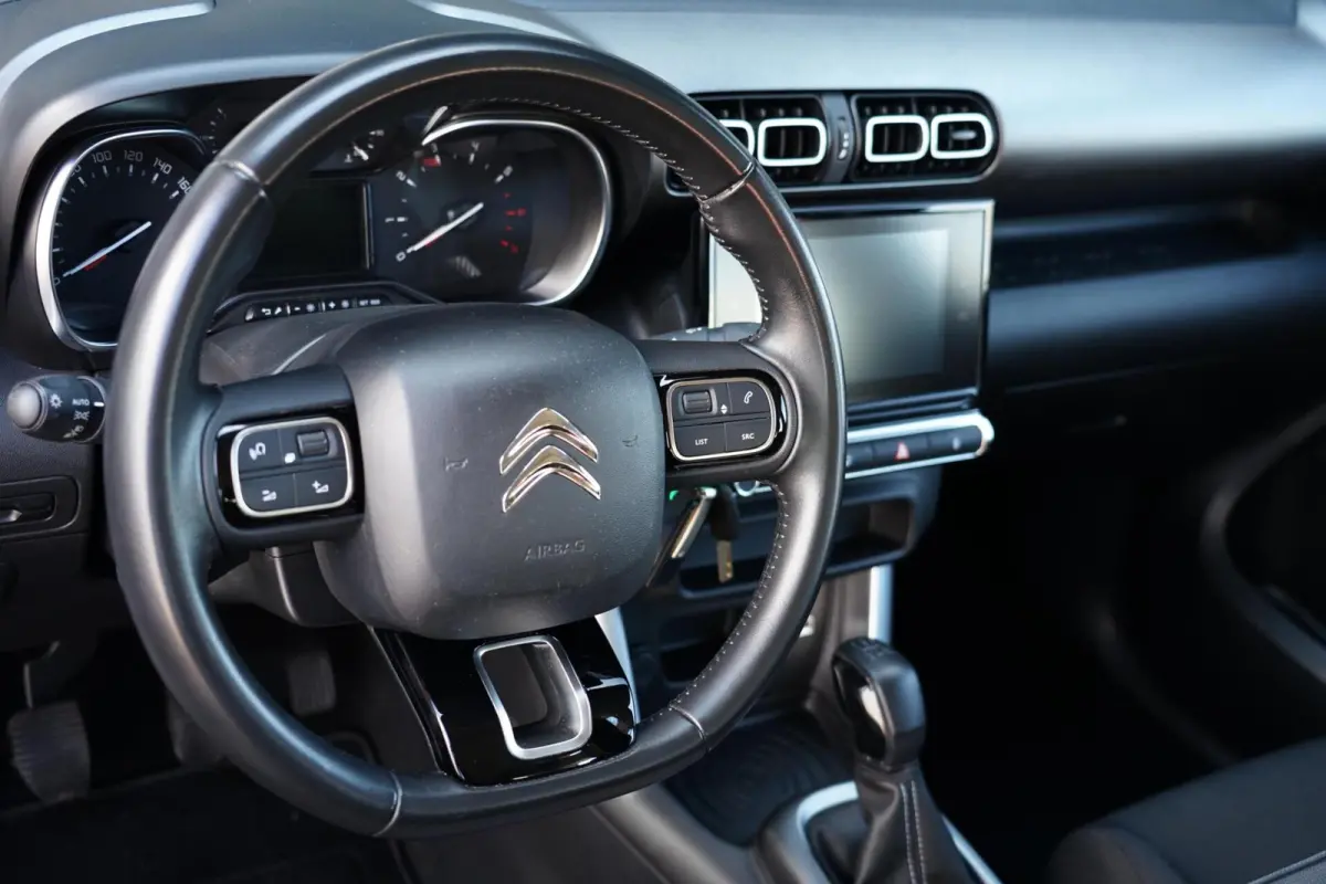 1.2 PureTech Feel, NL, clima, PDC, CarPlay