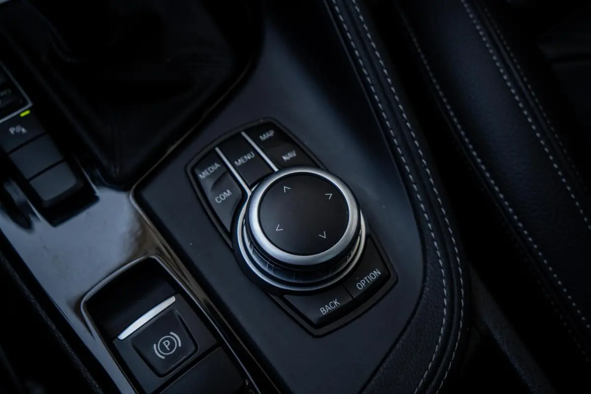 sDrive18i M-Sport PANO / HUD / CAMERA