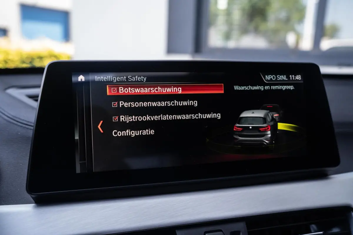 sDrive18i M-Sport PANO / HUD / CAMERA