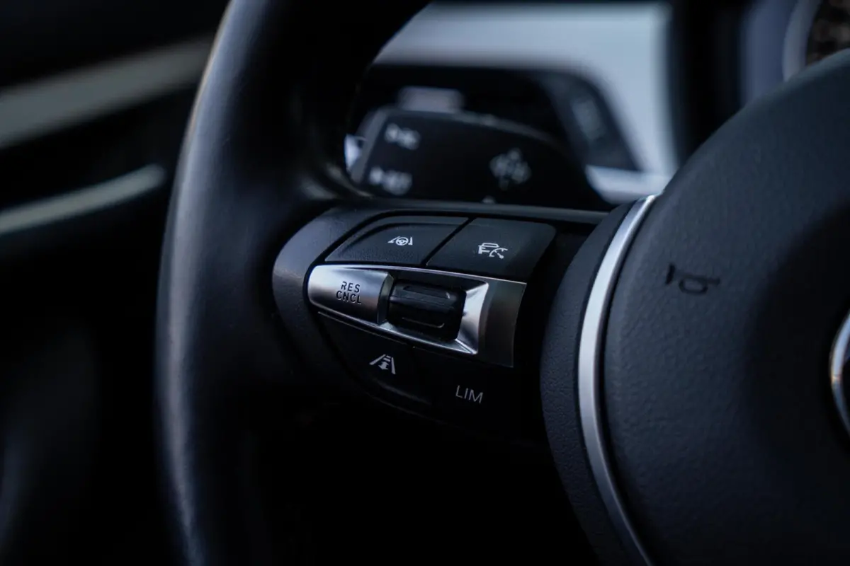 sDrive18i M-Sport PANO / HUD / CAMERA