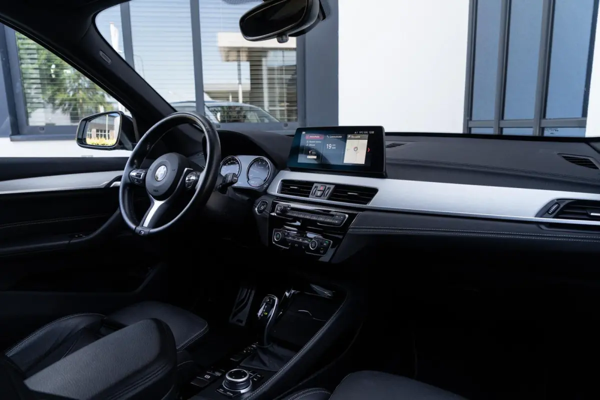 sDrive18i M-Sport PANO / HUD / CAMERA