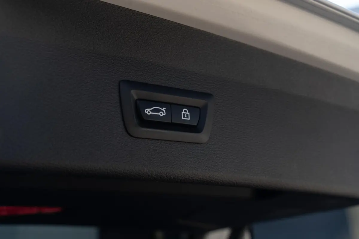 sDrive18i M-Sport PANO / HUD / CAMERA