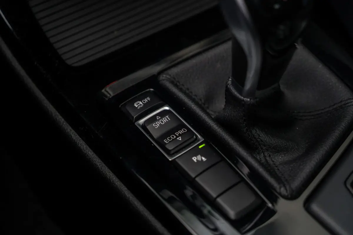 sDrive18i M-Sport PANO / HUD / CAMERA