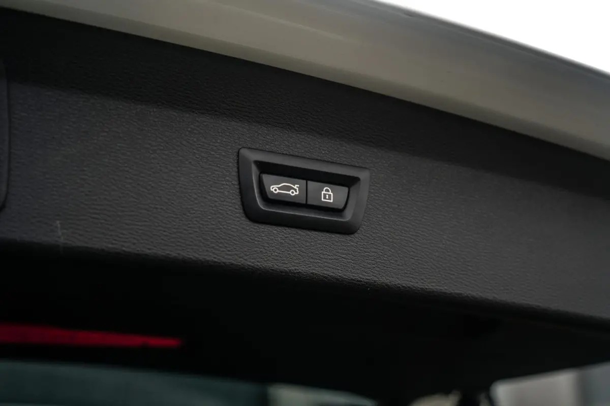 sDrive18i M-Sport PANO / HUD / CAMERA