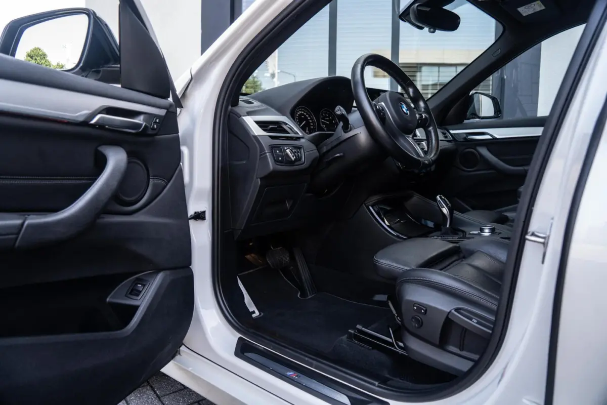 sDrive18i M-Sport PANO / HUD / CAMERA