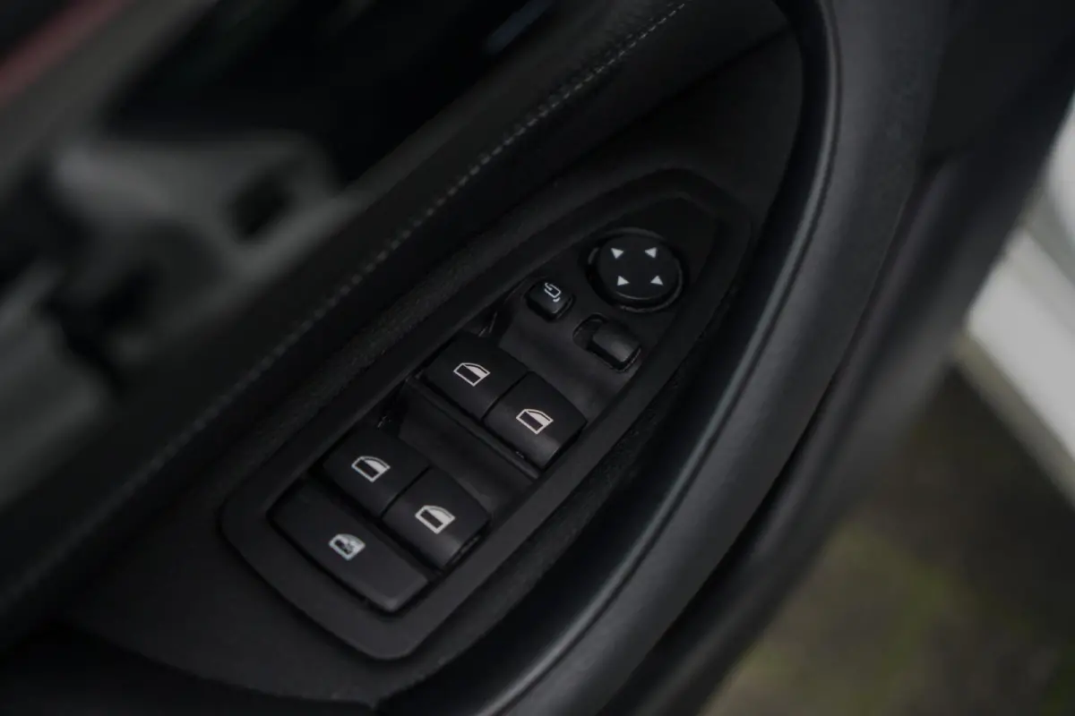 sDrive18i M-Sport PANO / HUD / CAMERA