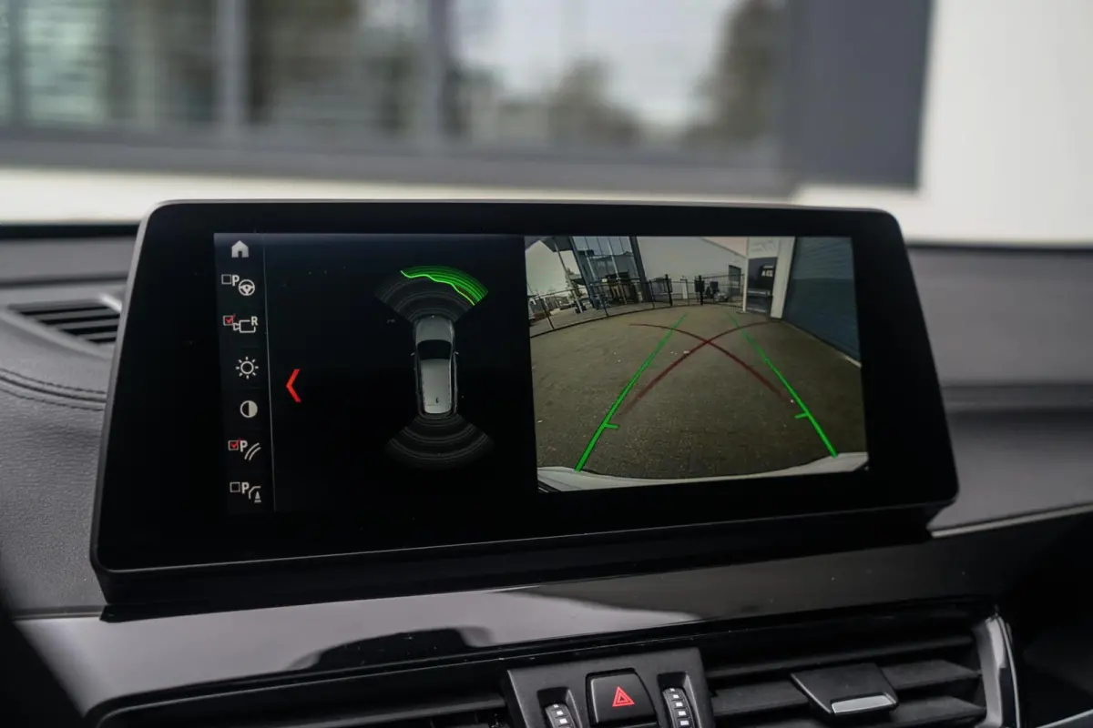 sDrive18i M-Sport PANO / HUD / CAMERA