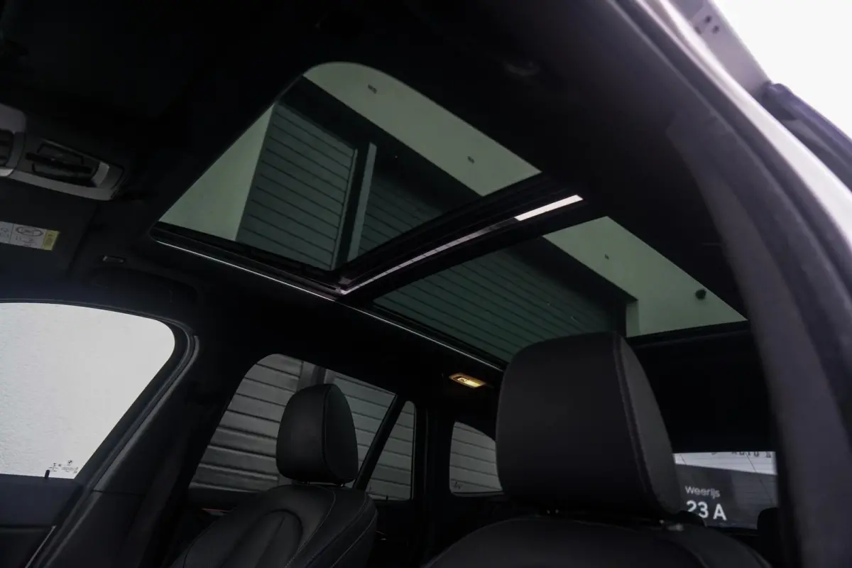 sDrive18i M-Sport PANO / HUD / CAMERA