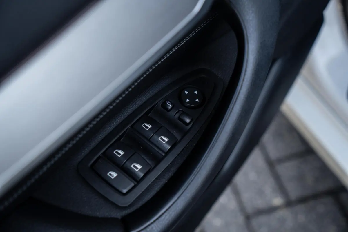 sDrive18i M-Sport PANO / HUD / CAMERA