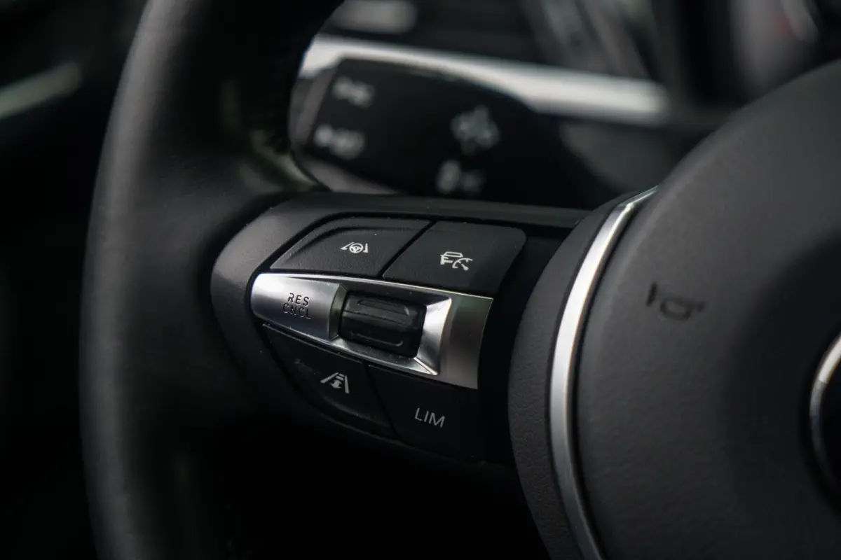 sDrive18i M-Sport PANO / HUD / CAMERA