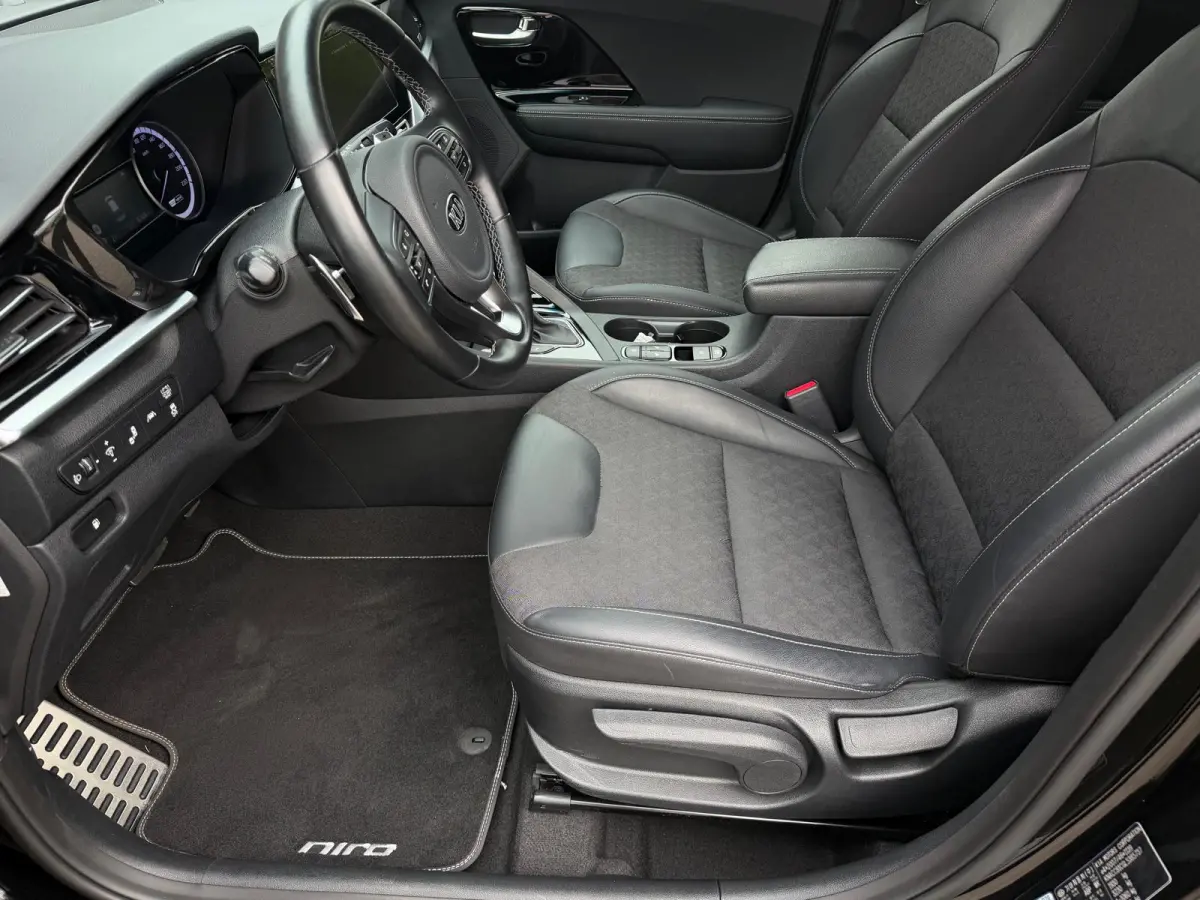 HEV DynamicPlusLine Automaat / Trekhaak / Adapt. Cruise / Keyless / Carplay /