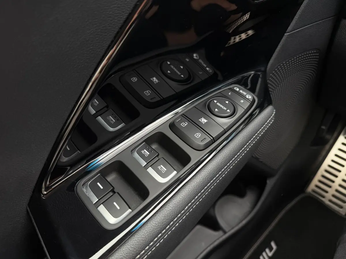 HEV DynamicPlusLine Automaat / Trekhaak / Adapt. Cruise / Keyless / Carplay /