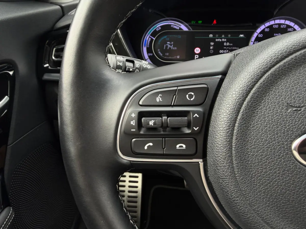 HEV DynamicPlusLine Automaat / Trekhaak / Adapt. Cruise / Keyless / Carplay /