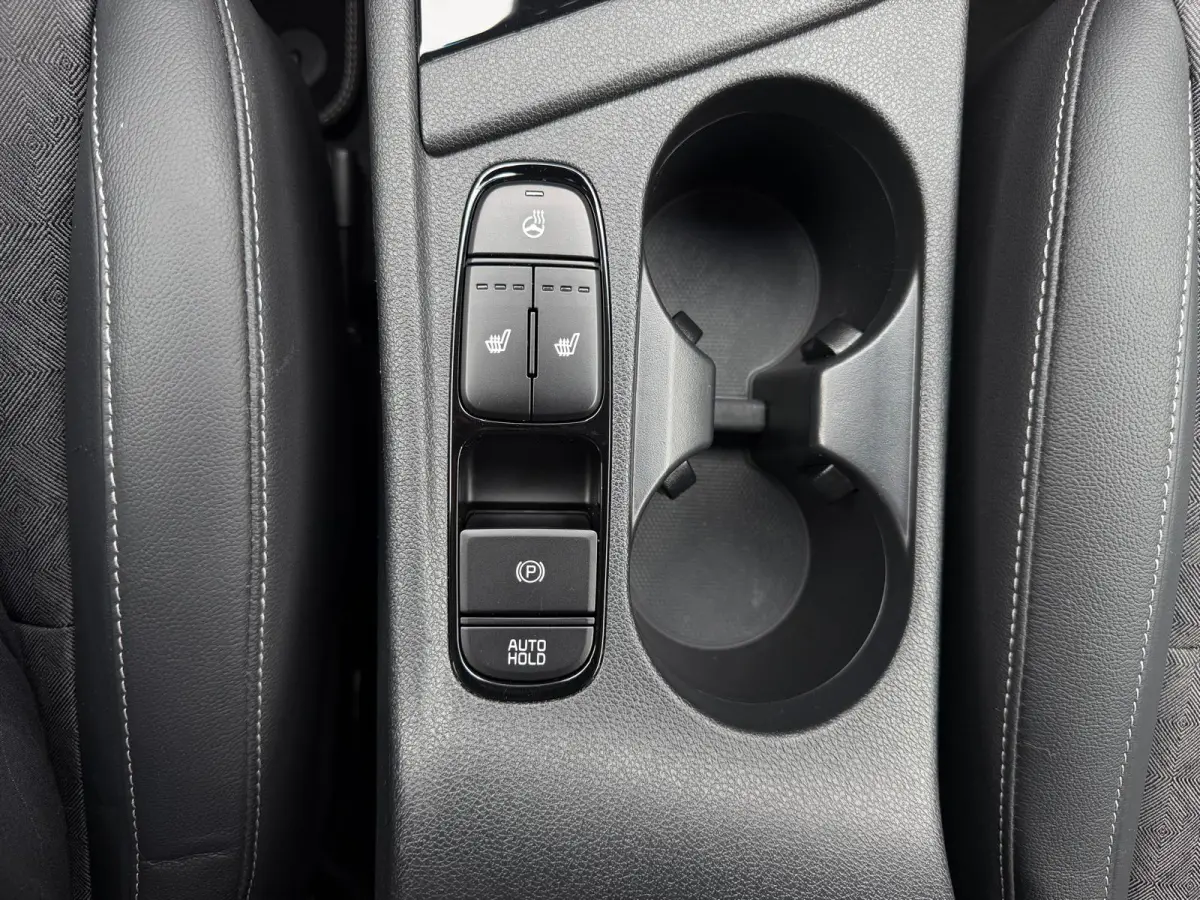 HEV DynamicPlusLine Automaat / Trekhaak / Adapt. Cruise / Keyless / Carplay /