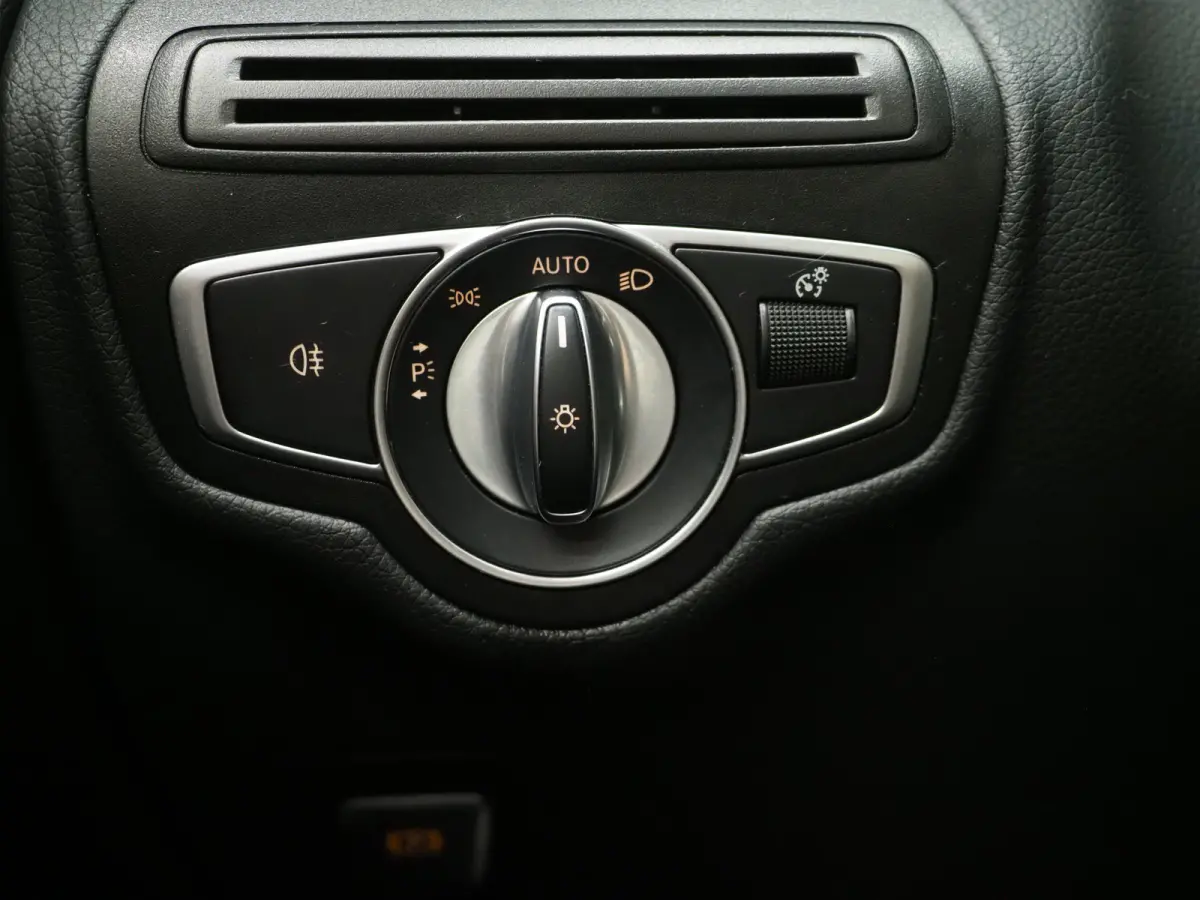 300e 4MATIC AMG | Leder/Alcantara | Camera | Stoelverwarming | Sportstuur | Cruise | DAB | Carplay