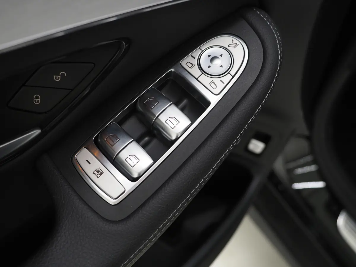 300e 4MATIC AMG | Leder/Alcantara | Camera | Stoelverwarming | Sportstuur | Cruise | DAB | Carplay
