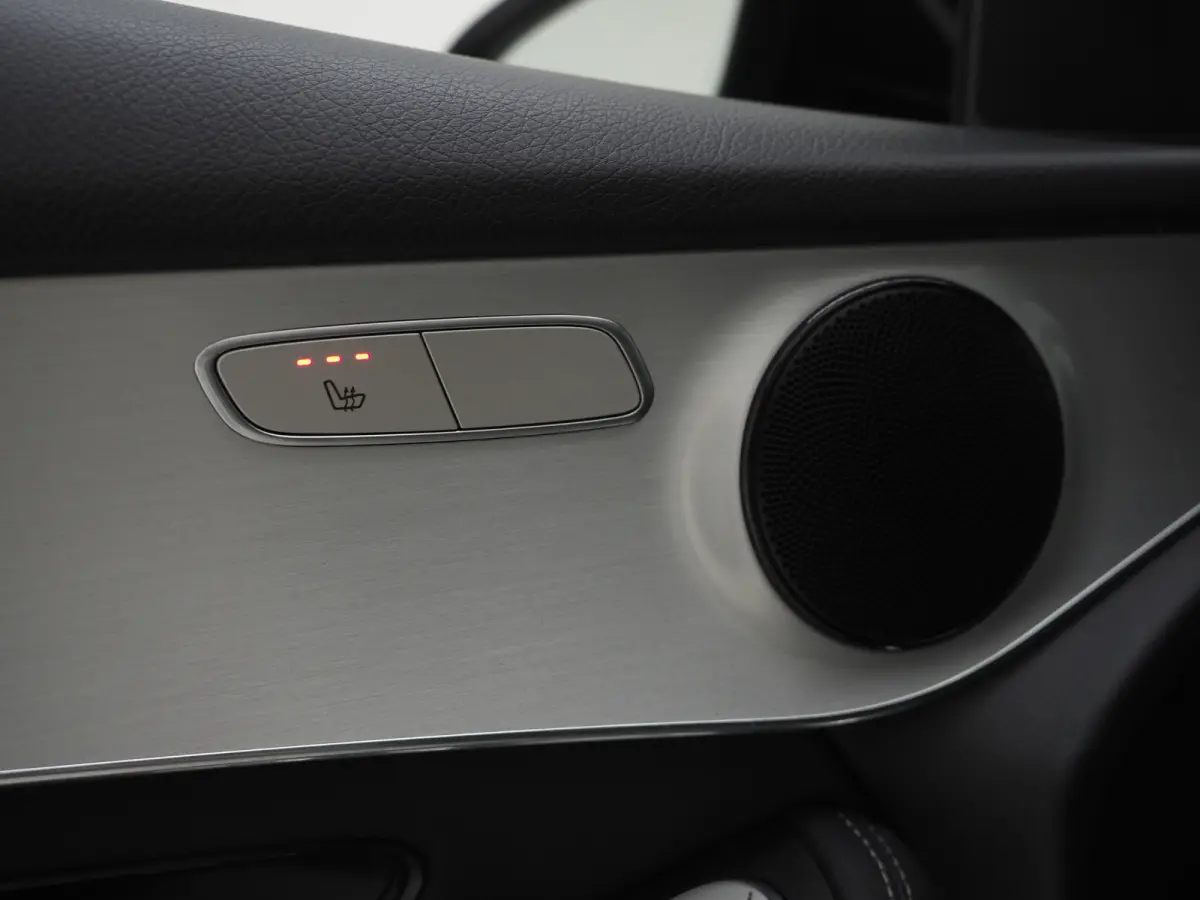 300e 4MATIC AMG | Leder/Alcantara | Camera | Stoelverwarming | Sportstuur | Cruise | DAB | Carplay