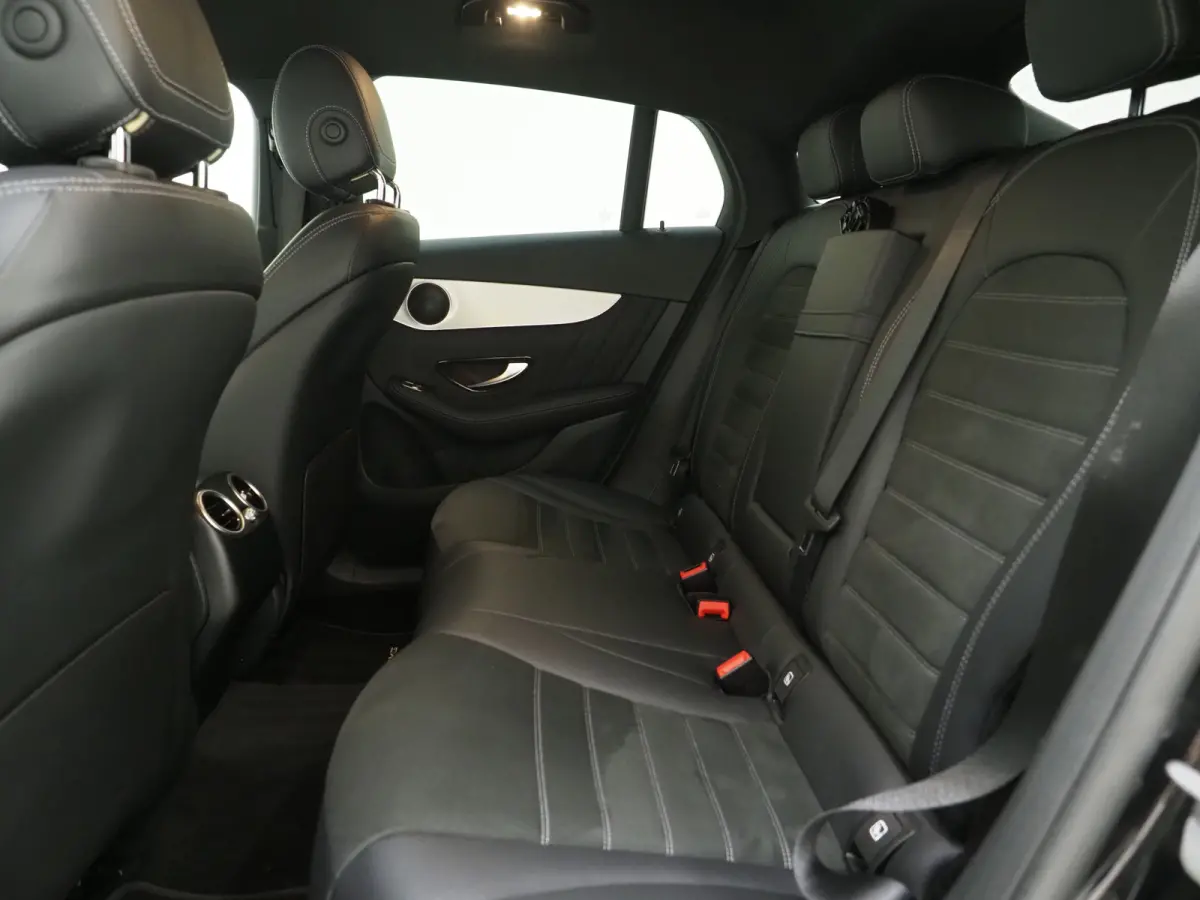 300e 4MATIC AMG | Leder/Alcantara | Camera | Stoelverwarming | Sportstuur | Cruise | DAB | Carplay